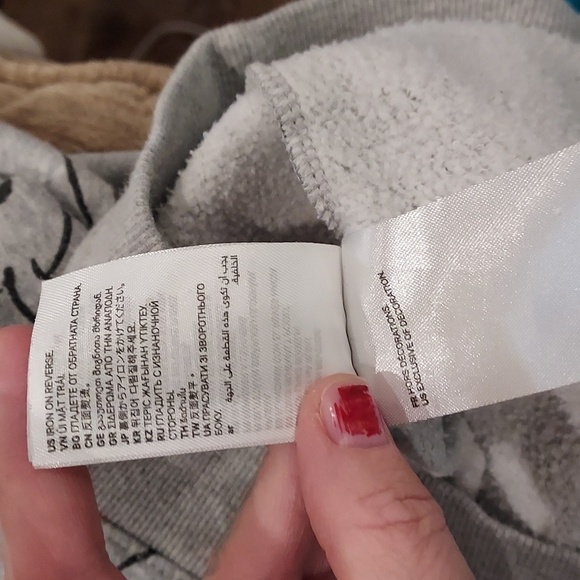 Disney Gray with Black Outlined Micky Mouses Red Embroidered Mickey Size Small - Picture 12 of 12